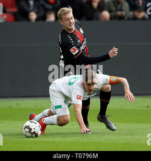 Leverkusen, Allemagne. Mar 17, 2019. Max Kruse (en bas) de Brême rivalise avec Julian Brandt de Leverkusen lors de la Bundesliga Bayer Leverkusen match entre 04 et SV Werder de Brême à Leverkusen, Allemagne, le 17 mars 2019. Brême a gagné 3-1. Credit : Joachim Bywaletz/Xinhua/Alamy Live News Banque D'Images