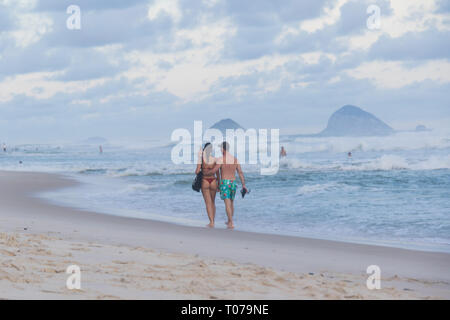 Rio de Janeiro, Brésil. 17Th Mar 2019. Les baigneurs l'été dernier au revoir à la dernière journée de l'été (17), à Rio de Janeiro, sur la plage de Barra da Tijuca dans l'ouest de la ville dans le poste 4. Credit : Ellan Lustosa/Alamy Live News Banque D'Images