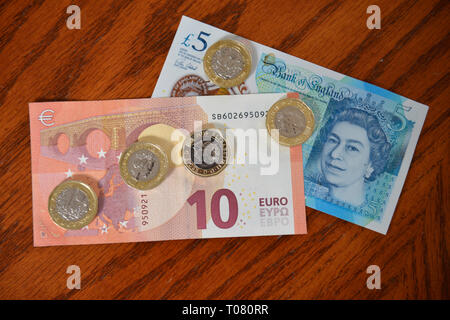 Bargeld, Euro, Britisches Pfund Banque D'Images