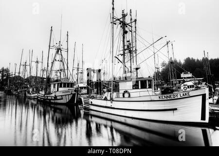 Les bateaux de pêche amarrés dans le port d'Ucluelet à Ucluelet, sur l'île de Vancouver, Colombie-Britannique. Banque D'Images