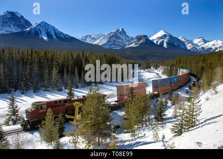 Lake Louise Rocheuses Train Tracks Morants Canada Courbe Banque D'Images