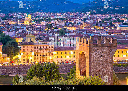 Les toits de Florence et de San Niccolo soir view, monuments de la région Toscane, Italie Banque D'Images