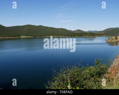 Vue magnifique sur le lac d''Pactola, le plus grand réservoir dans les Black Hills du Dakota du Sud. Banque D'Images