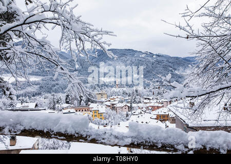 Cavalese, Val di Fiemme, Trentin-Haut-Adige, Italie, Europe Banque D'Images