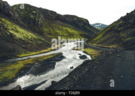 Paysage coloré et surréaliste de l'Islande avec personne autour de Banque D'Images