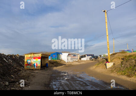 Calais migrants Jungle Camp, photographié le 11 février 2016 quelques semaines avant le camp d'être démantelée par les autorités et, par la suite, d'autres détruites par le feu. Les photos ont été prises le matin (0900 à 1020 heures, heure locale - Dossier : GMT), lorsque la voie du camp ont été relativement calme. Copyright ©Ian Wray Banque D'Images