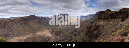 Vue panoramique sur le paysage volcanique à Degollada de La Yegua sur Gran Canaria dans les îles Canaries Banque D'Images