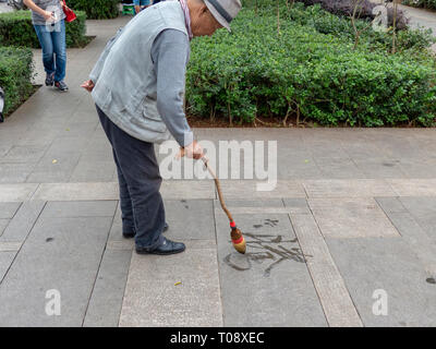 Kunming est la capitale et la plus grande ville de la province du Yunnan dans le sud-ouest de la Chine. Parc urbain Banque D'Images