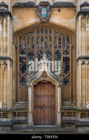 Vieille porte vers la divinité - Collège construit 1488, Oxford, Oxfordshire, Angleterre Banque D'Images