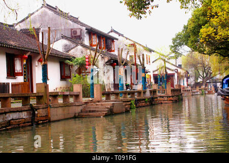 Zhouzhuang, l'un des plus célèbres des cantons de l'eau en Chine, est situé dans la région de Kunshan City qui est à seulement 18 miles au sud-est de Suzhou. Banque D'Images