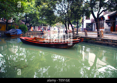 Zhouzhuang, l'un des plus célèbres des cantons de l'eau en Chine, est situé dans la région de Kunshan City qui est à seulement 18 miles au sud-est de Suzhou. Banque D'Images