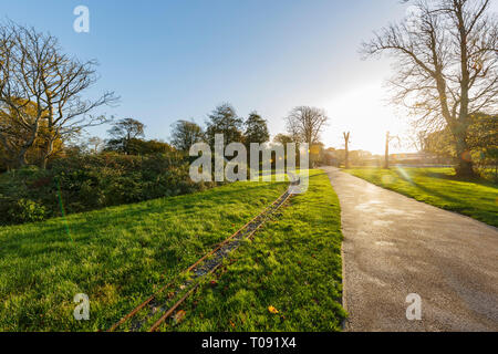 Voyageant dans le parc de Hotham, Bognor Regis, Royaume-Uni autour de matin Banque D'Images