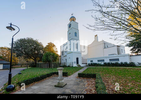 Voyageant dans le parc de Hotham, Bognor Regis, Royaume-Uni autour de matin Banque D'Images