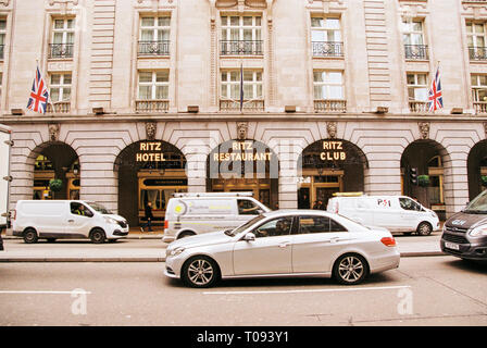 Le Ritz Hotel et restaurant,150 Piccadilly, St James's à Londres, Angleterre, Royaume-Uni, Europe Banque D'Images