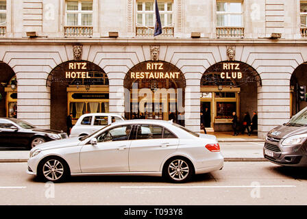 Le Ritz Hotel et restaurant,150 Piccadilly, St James's à Londres, Angleterre, Royaume-Uni, Europe Banque D'Images