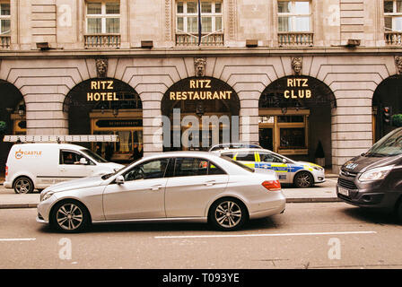 Le Ritz Hotel et restaurant,150 Piccadilly, St James's à Londres, Angleterre, Royaume-Uni, Europe Banque D'Images