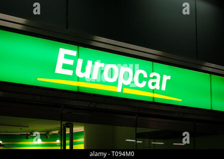 Berlin, Allemagne - mars 2019 : Europcar logo sur l'avant du magasin. Sixt est une compagnie de location de voiture Banque D'Images