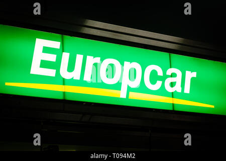 Berlin, Allemagne - mars 2019 : Europcar logo sur l'avant du magasin. Sixt est une compagnie de location de voiture Banque D'Images