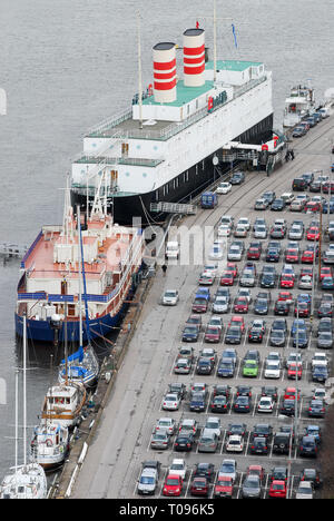 Hôtel Ibis (Good Morning Hotels) et de la rivière Göta älv (le Geats) vu de la place Lilla Bommen à Göteborg, Västra Götaland, en Suède. 14 mars 2008 © Wojc Banque D'Images