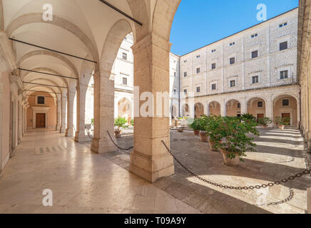 Montecassino (Italie) - L'Abbaye du Mont-Cassin, sur Cassino ville province de Frosinone, est la première maison de l'ordre catholique Bénédictine Banque D'Images
