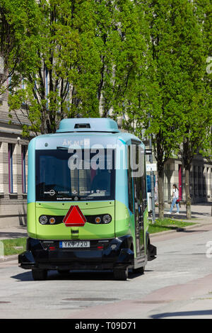 Les navettes électriques EZ10 /navette bus, la technologie des véhicules autonomes solution intelligente, en vertu de l'opération pilote à Kista-Helenelund.Suède Banque D'Images