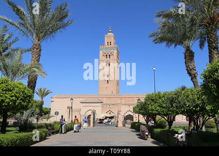 Mosquée de la Koutoubia (côté ouest) du parc Lalla Hasna, Medina, Marrakech, Marrakesh-Safi région, le Maroc, l'Afrique du Nord Banque D'Images