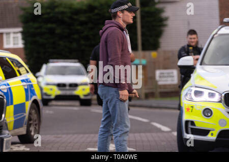 Brentwood, Essex, Royaume-Uni. 18 Mar 2019. Des policiers armés d'un grand incident a eu lieu dans la région de Brentwood Essex. Environ six à huit véhicules de police banalisés et marquée par des chiffres de la police armée ont été impliqués dans l'incident. Il semble que deux ou trois hommes ont été arrêtés à la suite de l'activité Il n'est pas clair si l'incident a été Crédit liés au terrorisme : Ian Davidson/Alamy Live News Banque D'Images