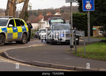 Brentwood, Essex, Royaume-Uni. 18 Mar 2019. Des policiers armés d'un grand incident a eu lieu dans la région de Brentwood Essex. Environ six à huit véhicules de police banalisés et marquée par des chiffres de la police armée ont été impliqués dans l'incident. Il semble que deux ou trois hommes ont été arrêtés à la suite de l'activité Il n'est pas clair si l'incident a été Crédit liés au terrorisme : Ian Davidson/Alamy Live News Banque D'Images