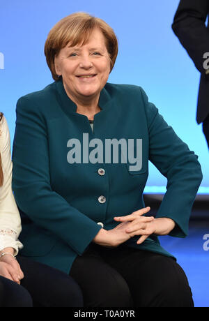 Berlin, Allemagne. 18 Mar, 2019. La chancelière Angela Merkel (CDU) prend part à un dialogue civil. Les participants ont été sélectionnés par le Nordsee-Zeitung, avec la Chambre de Commerce et de Brême Bremerhaven l'Université de Sciences Appliquées. Credit : Carmen Jaspersen/dpa/Alamy Live News Banque D'Images