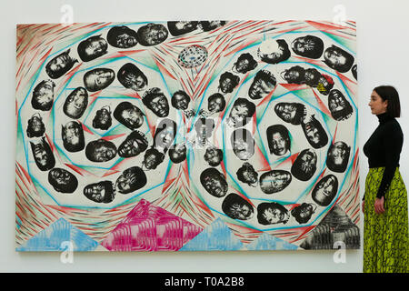 14 mars 2019 - Londres, Royaume-Uni, Royaume-Uni - Une femme a vu l'affichage Tillman Kaiser's artwork intitulé ''City de la semaine coeur'' à la Saatchi Gallery lors de l'exposition. .Kaléidoscope à la Saatchi Gallery présente est une exposition présentant le travail de 9 artistes contemporains internationaux travaillant dans une variété de médiums qui vise à être une exploration rapide de notre relation avec notre environnement, demande à tout le monde de revoir la façon dont nous engager avec notre environnement. Kaléidoscope soit jusqu'au 5 mai 2019. (Crédit Image : © Dinendra Haria/SOPA des images à l'aide de Zuma sur le fil) Banque D'Images