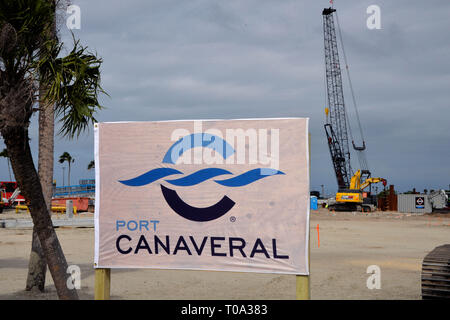Port Canaveral, Floride, USA. 18 Mar 2019. Lors d'une cérémonie sur le thème de l'espace aujourd'hui, le Port Canaveral et autorité partenaire de longue date de croisière Carnival Cruise Line a officiellement lancé pour la construction de Port Canaveral's new Cruise Terminal 3 complexe. Le nouveau terminal, surnommé l'aire de lancement, sera la maison de Mardi Gras, le Cruise line, et la plus novatrice de bateau, à compter de 2020. Credit : Julian Poireau/Alamy Live News Banque D'Images