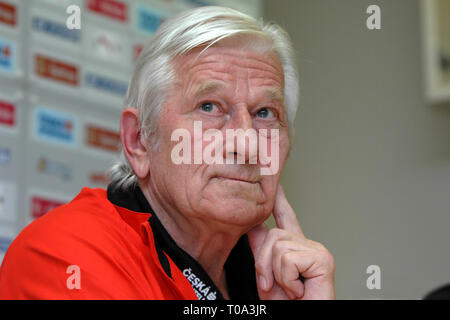 Le 29 mai 2007 - Jablonec nad Nisou, République tchèque - République tchèque de l'équipe nationale de soccer coach Karel BrÃ¼ckner dans la conférence de presse officielle de Jablonec nad Nisou, République tchèque le mardi 29 mai 2007. L'équipe de football tchèque fera face au Pays de Galles dans l'Euro 2008 match de qualification sur Juni 2th. D'autres équipes dans le groupe G : l'Allemagne, Chypre, Saint-Marin, Slovaquie. Slavek Photo Ruta (Image Crédit : © Slavek Ruta/Zuma sur le fil) Banque D'Images