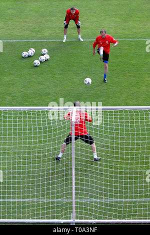 Le 29 mai 2007 - Jablonec nad Nisou, République tchèque - République tchèque de l'équipe nationale de football, le gardien de but Petr Cech et Jaromir Blazek (au guichet) sur la pratique session à Jablonec nad Nisou, République tchèque le mardi 29 mai 2007. L'équipe de football tchèque fera face au Pays de Galles dans l'Euro 2008 match de qualification sur Juni 2th. D'autres équipes dans le groupe G : l'Allemagne, Chypre, Saint-Marin, Slovaquie. Slavek Photo Ruta (Image Crédit : © Slavek Ruta/Zuma sur le fil) Banque D'Images