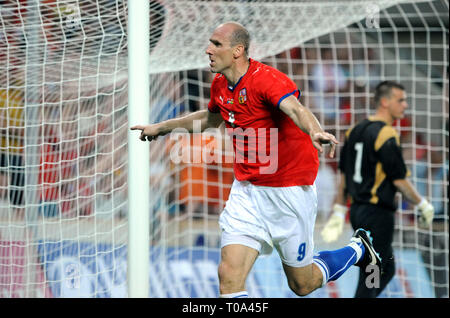 Prague, République tchèque. 27 mai, 2008. Jan Koller de République tchèque célèbre après avoir marqué le premier but au cours de la Lituanie au cours de leur match de football amical dans le stade Eden, à Prague, le 27 mai 2008./FESP/Slavek Ruta Crédit : Slavek Ruta/ZUMA/Alamy Fil Live News Banque D'Images