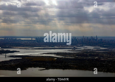 New York, USA. 18 Mar, 2019. L'horizon de Manhattan est représenté à New York, États-Unis, le 18 mars 2019. Credit : Muzi Li/Xinhua/Alamy Live News Banque D'Images