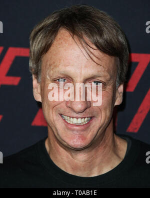 Hollywood, États-Unis. 18 Mar, 2019. HOLLYWOOD, LOS ANGELES, CA, USA - Le 18 mars : Skateboarder Tony Hawk arrive à la première de Los Angeles de Netflix 'La terre' qui s'est tenue au cinéma ArcLight Hollywood le 18 mars 2019 à Hollywood, Los Angeles, Californie, États-Unis. (Photo par Xavier Collin/Image Crédit : Agence de Presse) L'agence de presse Image/Alamy Live News Banque D'Images