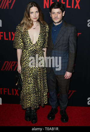 Hollywood, États-Unis. 18 Mar, 2019. HOLLYWOOD, LOS ANGELES, CA, USA - Le 18 mars : Zoe Grisedale et copain/acteur Iwan rj Management arrivent à la première de Los Angeles de Netflix 'La terre' qui s'est tenue au cinéma ArcLight Hollywood le 18 mars 2019 à Hollywood, Los Angeles, Californie, États-Unis. (Photo par Xavier Collin/Image Crédit : Agence de Presse) L'agence de presse Image/Alamy Live News Banque D'Images