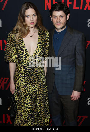 Hollywood, États-Unis. 18 Mar, 2019. HOLLYWOOD, LOS ANGELES, CA, USA - Le 18 mars : Zoe Grisedale et copain/acteur Iwan rj Management arrivent à la première de Los Angeles de Netflix 'La terre' qui s'est tenue au cinéma ArcLight Hollywood le 18 mars 2019 à Hollywood, Los Angeles, Californie, États-Unis. (Photo par Xavier Collin/Image Crédit : Agence de Presse) L'agence de presse Image/Alamy Live News Banque D'Images