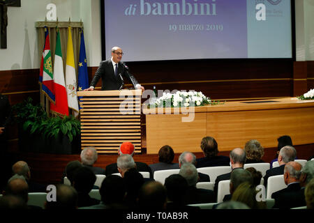 Foto Cecilia Fabiano - LaPresse 19-03-2019 Roma ( Italia Cronaca : anniversario 150 anni ospedale pediatrico Bambin Ges&# xf9 ; Nella foto : Nicola Zingaretti Photo Cecilia Fabiano - LaPresse 19 mars 2019 Rome ( Italie ) News : 150 anniversaire de la fondation de l'hospitalBambino pédiatrique Ges&# xf9 ; dans le pic:Nicola Zingaretti Banque D'Images