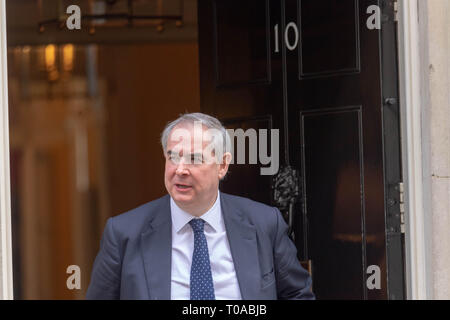 Londres, Royaume-Uni. 19 Mar 2019. Geoffrey Cox, Procureur général laisse une réunion du Cabinet au 10 Downing Street, London Crédit : Ian Davidson/Alamy Live News Banque D'Images