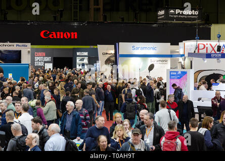 Des foules de gens à la photographie, au National Exhibition Centre (NEC) de Birmingham, UK Banque D'Images