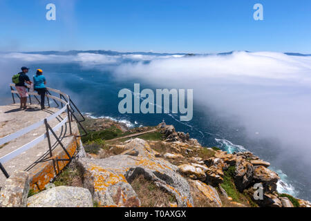 Balades touristiques dans la route en zigzag au Faro, Phare, îles Cies, Ria de Vigo, Espagne Banque D'Images