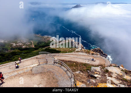 Balades touristiques dans la route en zigzag au Faro, Phare, îles Cies, Ria de Vigo, Espagne Banque D'Images