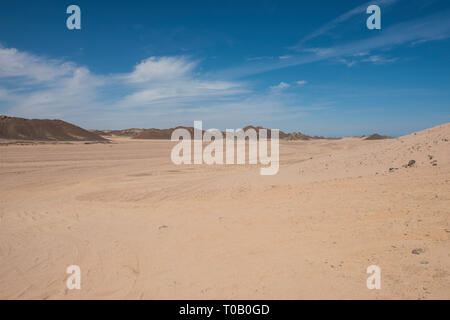 Vue panoramique du paysage de désert de l'aride désert en Égypte Banque D'Images