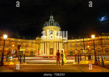 Paris, France-July:1,2017 pont Pont des Arts à l'Institut de France, une société savante française groupe des cinq académies. Crossing bridge point Banque D'Images