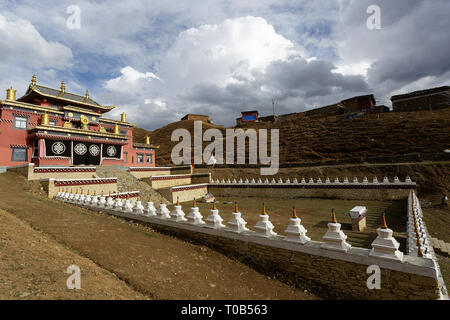 Monastère de Tagong, Tagong, district autonome de Garzê tibétains, Sichuan, Chine Banque D'Images