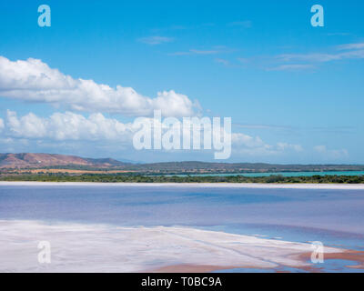 Dans le coin sud-ouest de Porto Rico, Cabo Rojo, des tonnes de sel sont extraites de l'eau de mer par an Banque D'Images