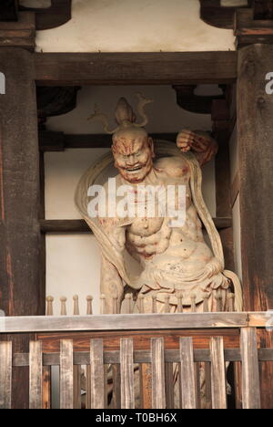 Kongo rikishi, le Dieu gardien dans le complexe du Temple Todaiji à Nara, Honshu, Japon Banque D'Images