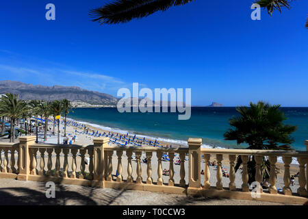 La Promenade et de la plage, ville côtière d'Albir ville, Mer Méditerranée, Costa Blanca, Espagne, Europe Banque D'Images