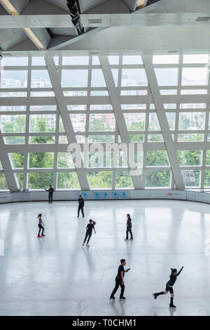 Patinoire Glacier dans le Festival à pied, Kowloon Tong, Kowloon, Hong Kong Banque D'Images